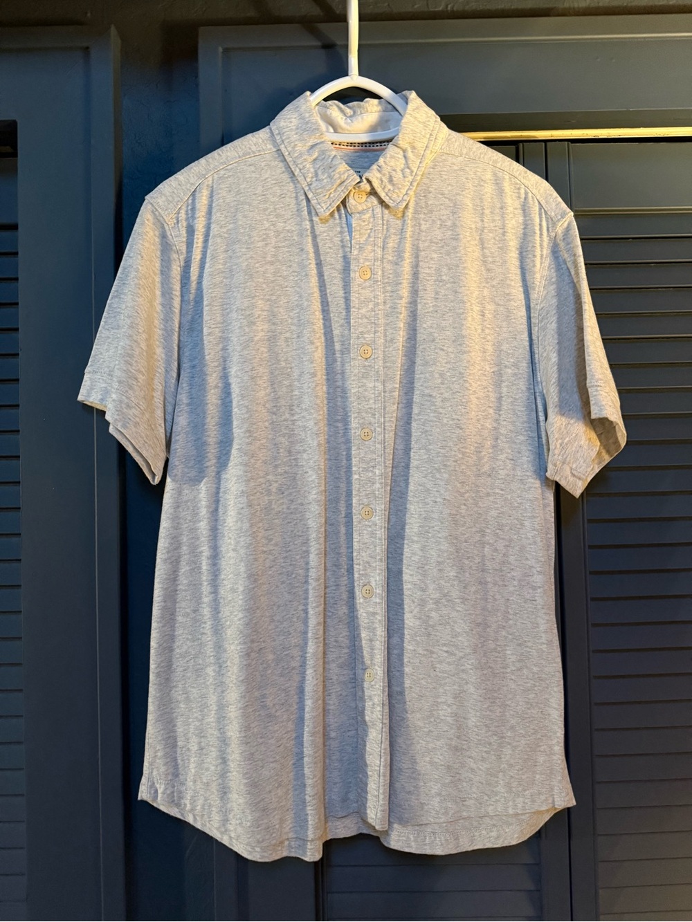 The Normal Brand Men's Short-Sleeve Button-Up Shirt in Light Gray
